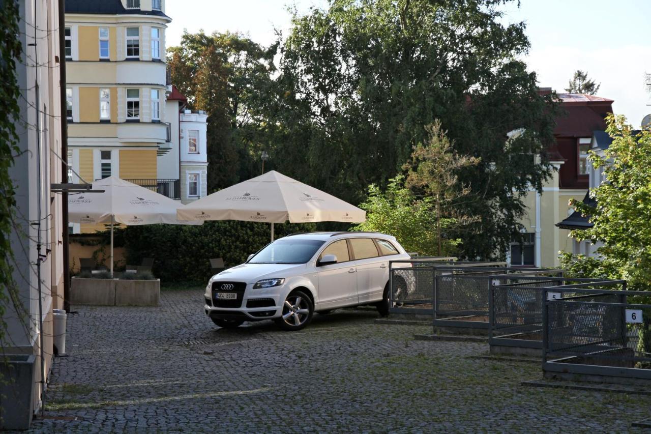 Hotel La Passionaria Mariánské Lázně Exteriör bild